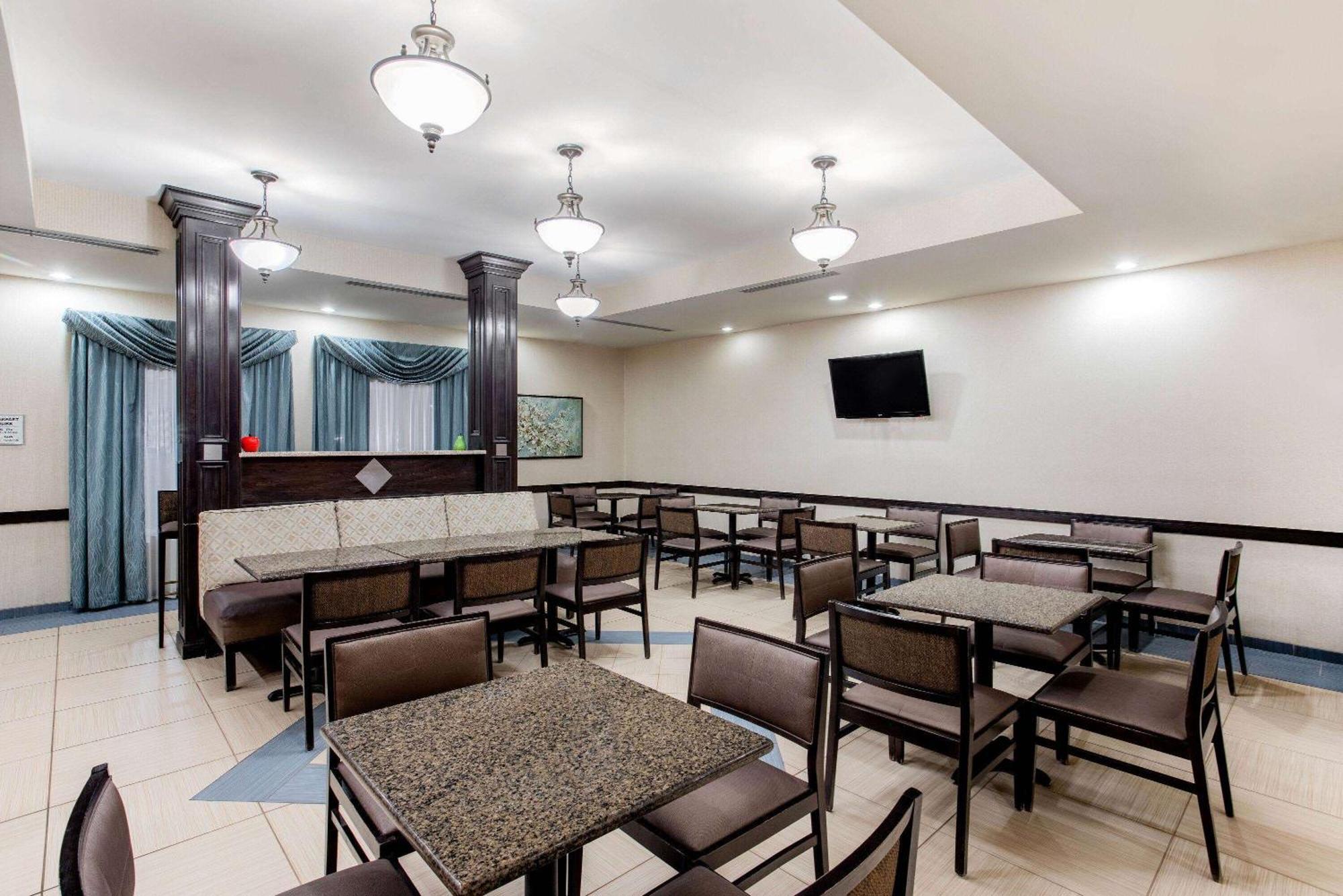 La Quinta By Wyndham Indianapolis Airport Plainfield Hotel Exterior foto