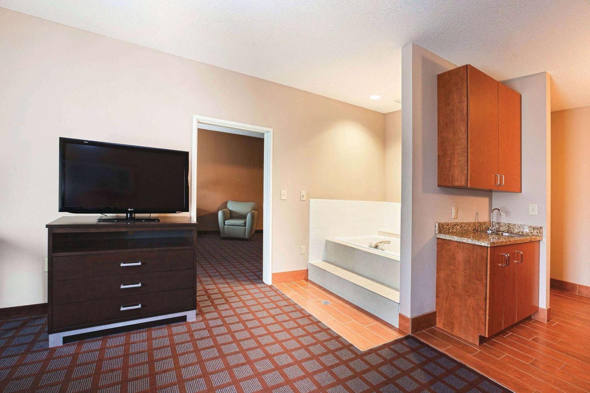 La Quinta By Wyndham Indianapolis Airport Plainfield Hotel Exterior foto